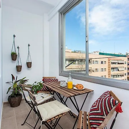 U-nique Fira Gran Via Apartment *